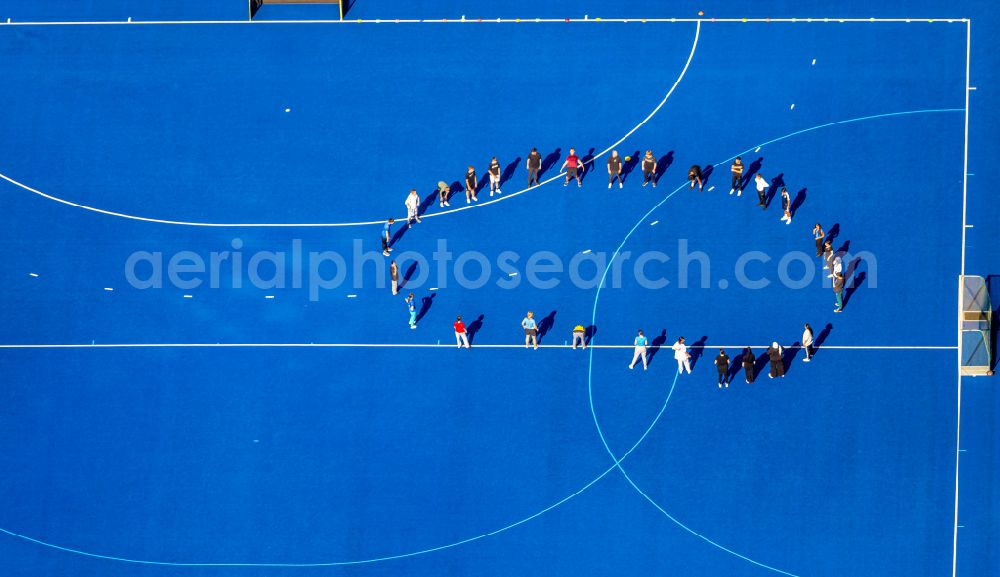 Aerial photograph Velbert - Green colored tennis sports complex of Hockey Club Rot-Weiss 1922 e. V. Velbert on Poststrasse in Velbert in the state North Rhine-Westphalia, Germany