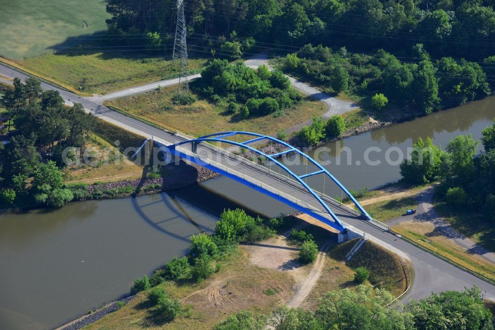 Aerial image Wusterwitz - Blue bridge in the North of Wusterwitz in the state of Brandenburg. The arc bridge spans the Elbe-Havel canal in the North of the village