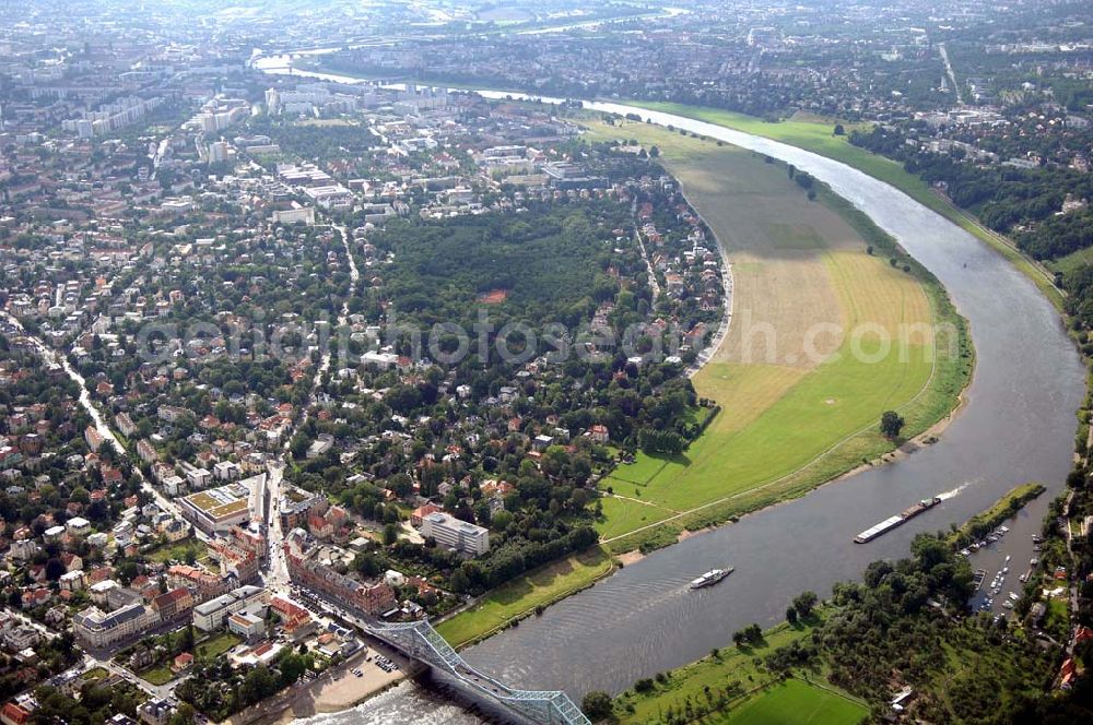 Dresden from above - Blasewitz ist ein historischer Villenstadtteil von Dresden im gleichnamigen Ortsamtsbereich, östlich der Innenstadt, an der Brücke Blaues Wunder, im linkselbischen Teil Dresdens gelegen.