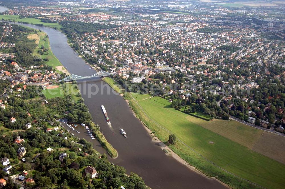 Aerial photograph Dresden - Das „Blaue Wunder“ ist der volksmundliche Name der Loschwitzer Brücke in Dresden (bis 1912: „König-Albert-Brücke“). Sie ist eine Brücke über die Elbe und verbindet die Villengegenden bzw. Wohngegenden Blasewitz und Loschwitz miteinan der. Sie wurde 1893 fertiggestellt.