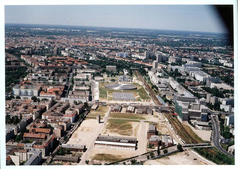 Aerial photograph Berlin - Friedrichshain - Blick auf den Abrißbereich des ehem. Schlachthofes in Berlin-Friedrichshain.