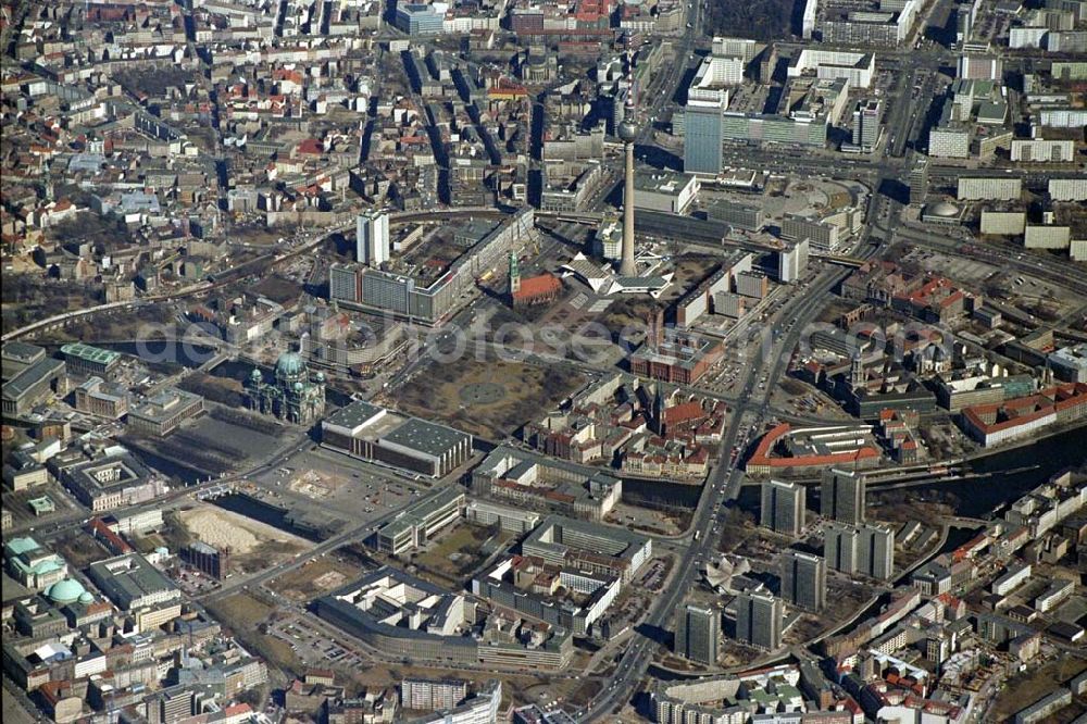 Berlin from above - Blick auf den Alexanderplatz in Berlin-Mitte. 1995