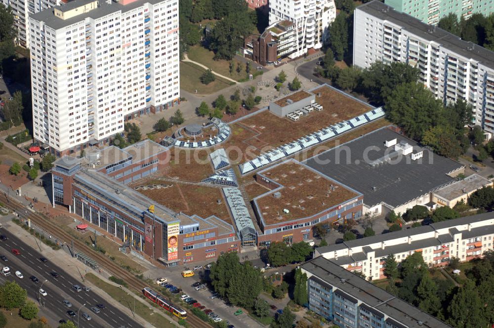 Berlin from above - Blick auf das Allee-Center in Berlin-Lichtenberg. Auf 12.300qm werden 50 Fachgeschäfte, Discounter, Gastronomie u.ä. angeboten. Adresse: Center-Management, Landsberger Allee 277, 13055 Berlin, Tel. +49 (0)30 97 100 10, Fax +49 (0)30 97 100 166