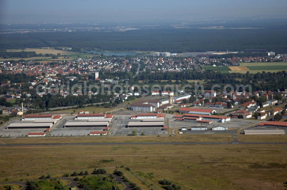 Aerial image Babenhausen - Blick auf die alte Kaserne des US-Militärs mit Flugplatz in Babenhausen. Seit Herbst 2006 haben alle Streitkräfte der US-Armee die Kaserne verlassen. Zu dem 144 ha großen Gelände gehört auch ein Flugplatz. Es gibt noch keine konkreten Pläne zur weiteren Nutzung der Fläche.