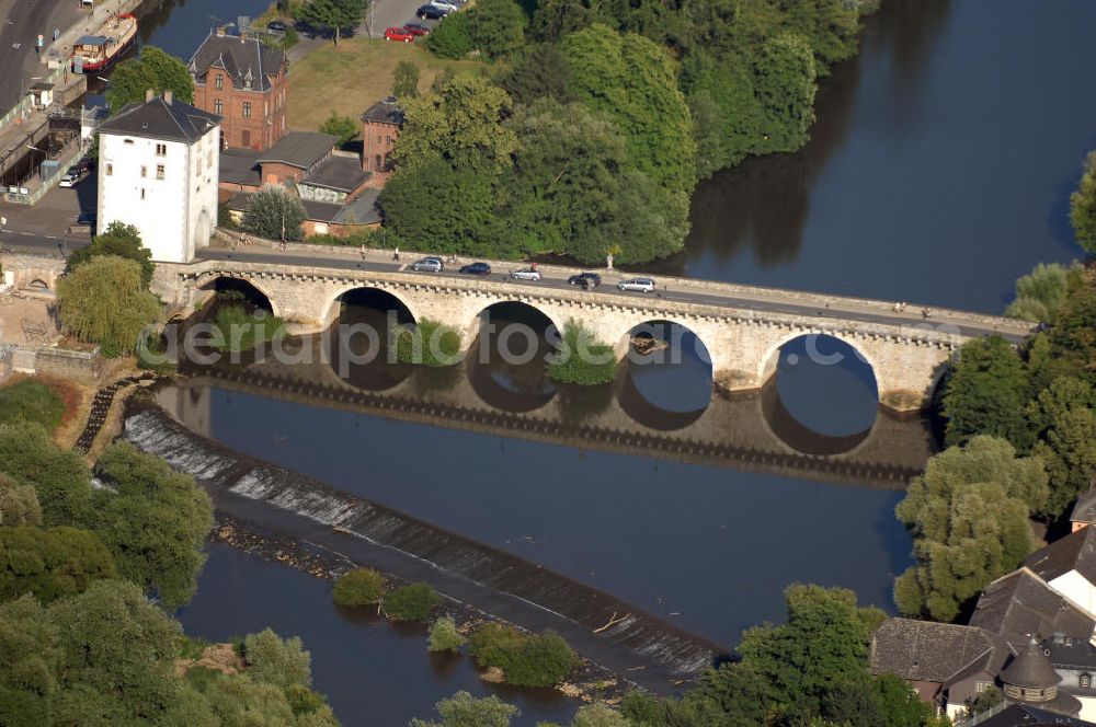 Aerial image Limburg an der Lahn - Blick auf die Alte Lahnbrücke in Limburg an der Lahn. Es handelt sich um eine im 14. Jahrhundert gebaute steinerne Bogenbrücke mit sechs Bögen. Nach dem Bau der neuen Lahnbrücken 1968 in Limburg wird die Alte Lahnbrücke heute von keiner Fernstraße mehr genutzt. Kontakt: Stadtverwaltung Limburg, Werner-Senger-Str. 10, 65549 Limburg a.d. Lahn, Tel. +49 (0) 64 31 2 03 0, Fax +49 (0) 64 31 2 033 67, EMail info@stadt.limburg.de