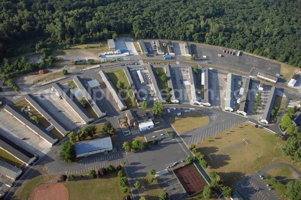 Aerial photograph Hanau - Blick auf die alte Pioneer-Kaserne in Hanau. Das 39,3 ha große Gelände wurde im August 2008 von der amerikanischen Army geräumt. Über eine zukünftige Nutzung ist man sich noch nicht einig.