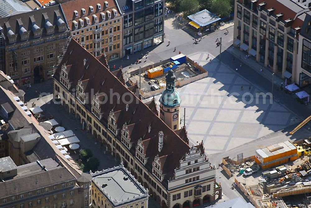 Aerial image Leipzig - Blick auf den Leipziger Altmarkt mit City-Tunnel-Baustelle und das Alte Rathaus (Altes Rathaus, Markt 1, 04109 Leipzig, e-mail: stadtmuseum@leipzig.de), links davon die Alte Handelsbörse (Naschmarkt 1, 04109 Leipzig, Tel. 0341 / 9610368 und 9651322, Fax 0341 / 9651322, eMail: Stadtmuseum.Leipzig@t-online.de), dahinter die Mädler-Passage