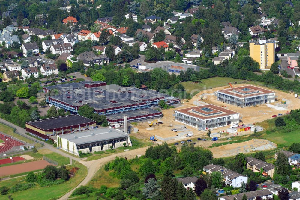 Kronberg from the bird's eye view: Blick auf die die Altkönigschule (AKS) in Kronberg im Taunus. Die AKS Kronberg ist eine kooperative Gesamtschule (Haupt- und Realschule sowie Gymnasium) mit ca. 1.300 Schülerinnen und Schülern und ca. 120 Lehrkräften. Im Bild sind zwei der insgesamt vier neuen Campusbauten der Schule zu sehen. Jeder beherbergt 16 Klassenräume auf zwei Stockwerken, einen großen überdachten Innenhof und außen eine Komplettglasfassade. Kontakt: Schulleitung der Altkönigschule Kronberg, Schulleiterin Frau Dr. Weber, Le-Lavandou-Str. 4, 61476 Kronberg, Tel.: 06173-9339-0,