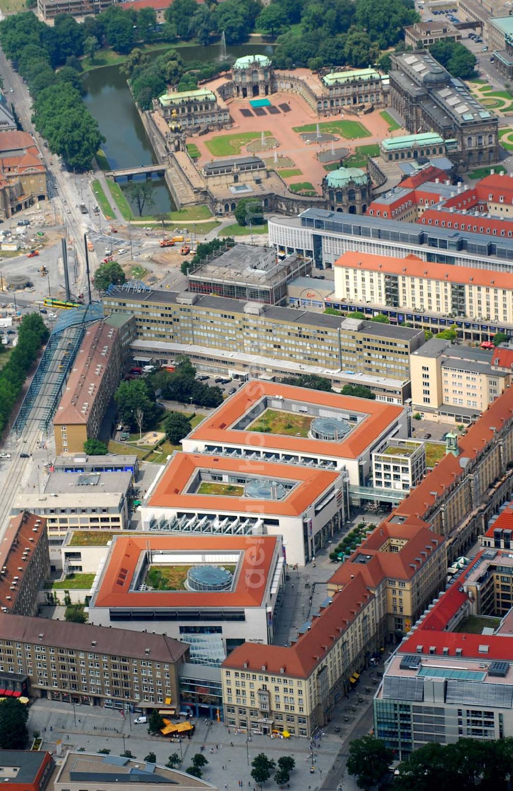 Dresden from the bird's eye view: Blick auf die Altmarkt-Galerie in der Dresdner Altstadt. Sie ist ein Projekt der ECE Projektmanagement GmbH und Co. KG. Kontakt: ECE-CENTERMANAGEMENT: Altmarkt-Galerie Dresden, Center-Management, Webergasse 1, 01067 Dresden, Telefon: 0351 482040, Fax: 0351 4820499, email: service@altmarkt-galerie-dresden.de,