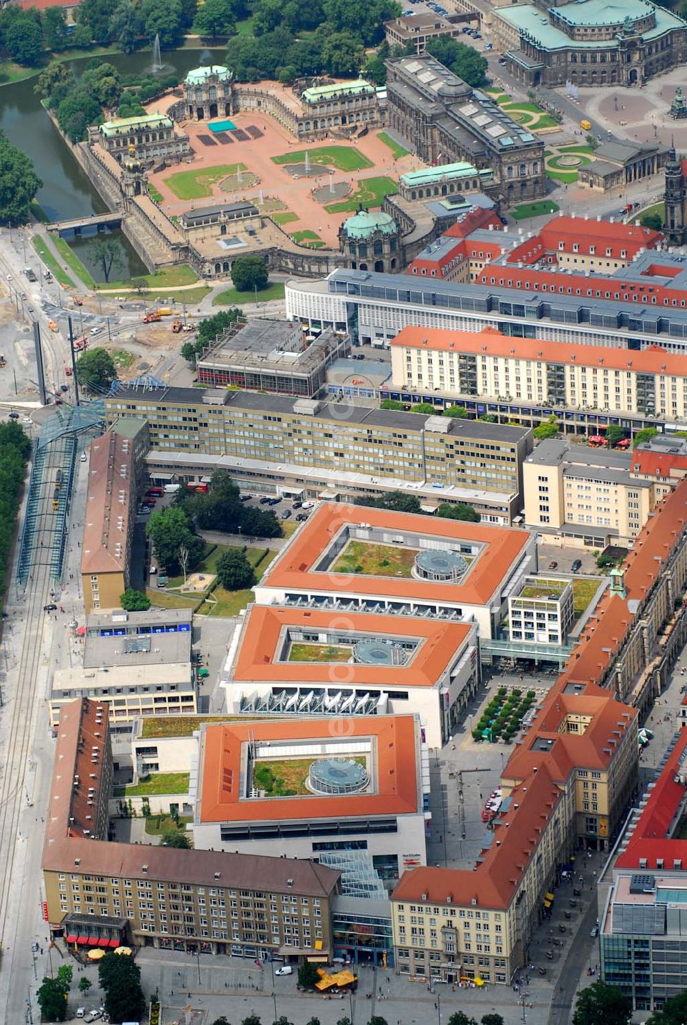 Dresden from above - Blick auf die Altmarkt-Galerie in der Dresdner Altstadt. Sie ist ein Projekt der ECE Projektmanagement GmbH und Co. KG. Kontakt: ECE-CENTERMANAGEMENT: Altmarkt-Galerie Dresden, Center-Management, Webergasse 1, 01067 Dresden, Telefon: 0351 482040, Fax: 0351 4820499, email: service@altmarkt-galerie-dresden.de,