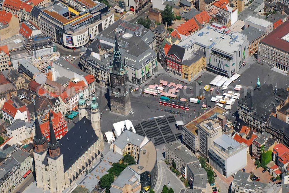 Aerial image Halle/Saale - Blick auf die die Altstadt von Halle mit dem Roten Turm und der Marienkirche