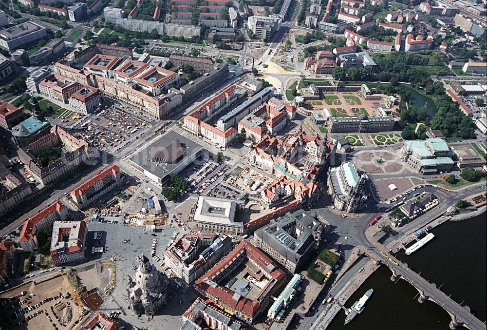 Aerial photograph Dresden - Blick auf den Altstadt und Zentrumsbereich von Dresden mit der Altmarkt-Galerie Dresden (ECE Projektmanagement Anschrift: Webergasse 1,01067 Dresden,Tel.: 0351 / 48204-0). Mit im Bild am Elbverlauf der Stadt die wiederaufgebaute Frauenkirche,Neumarkt,Residenzschloß,Semperoper,Theaterplatz,Albertinum sowie der Dresdner Zwinger