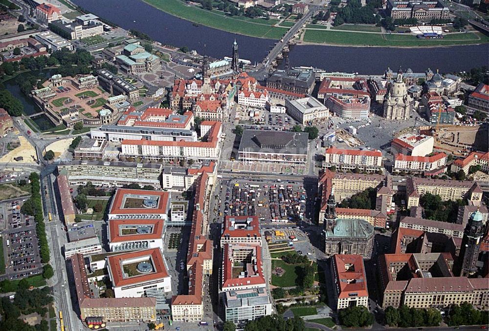 Aerial image Dresden - Blick auf den Altstadt und Zentrumsbereich von Dresden mit der Altmarkt-Galerie Dresden (ECE Projektmanagement Anschrift: Webergasse 1,01067 Dresden,Tel.: 0351 / 48204-0). Mit im Bild am Elbverlauf der Stadt die wiederaufgebaute Frauenkirche,Neumarkt,Residenzschloß,Semperoper,Theaterplatz,Albertinum sowie der Dresdner Zwinger