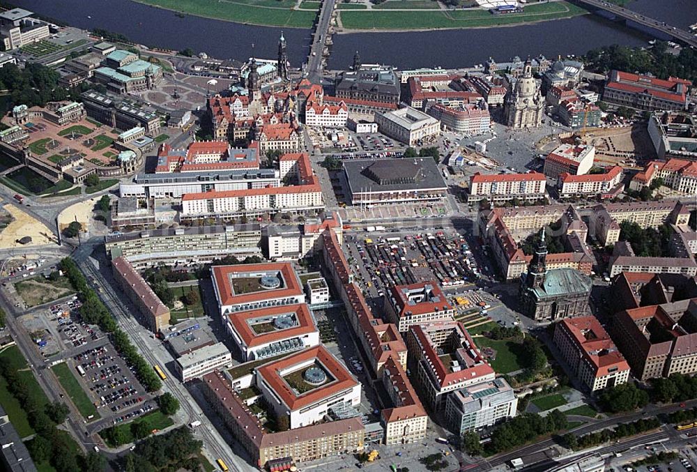 Aerial photograph Dresden - Blick auf den Altstadt und Zentrumsbereich von Dresden mit der Altmarkt-Galerie Dresden (ECE Projektmanagement Anschrift: Webergasse 1,01067 Dresden,Tel.: 0351 / 48204-0). Mit im Bild am Elbverlauf der Stadt die wiederaufgebaute Frauenkirche,Neumarkt,Residenzschloß,Semperoper,Theaterplatz,Albertinum sowie der Dresdner Zwinger