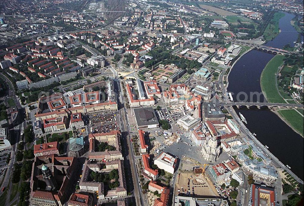 Dresden from the bird's eye view: Blick auf den Altstadt und Zentrumsbereich von Dresden mit der Altmarkt-Galerie Dresden (ECE Projektmanagement Anschrift: Webergasse 1,01067 Dresden,Tel.: 0351 / 48204-0). Mit im Bild am Elbverlauf der Stadt die wiederaufgebaute Frauenkirche,Neumarkt,Residenzschloß,Semperoper,Theaterplatz,Albertinum sowie der Dresdner Zwinger