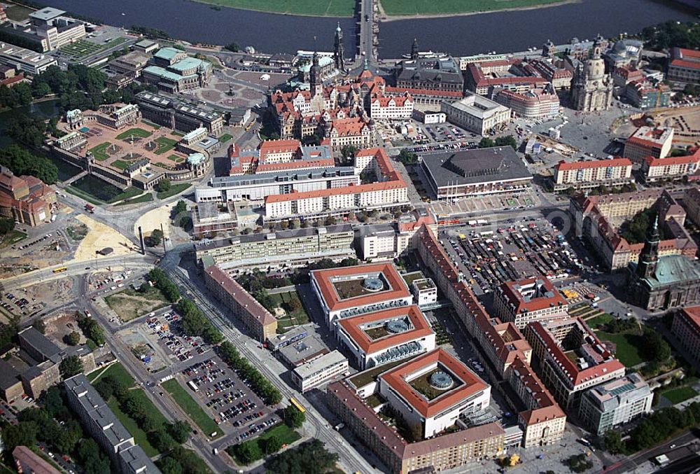 Aerial image Dresden - Blick auf den Altstadt und Zentrumsbereich von Dresden mit der Altmarkt-Galerie Dresden (ECE Projektmanagement Anschrift: Webergasse 1,01067 Dresden,Tel.: 0351 / 48204-0). Mit im Bild am Elbverlauf der Stadt die wiederaufgebaute Frauenkirche,Neumarkt,Residenzschloß,Semperoper,Theaterplatz,Albertinum sowie der Dresdner Zwinger