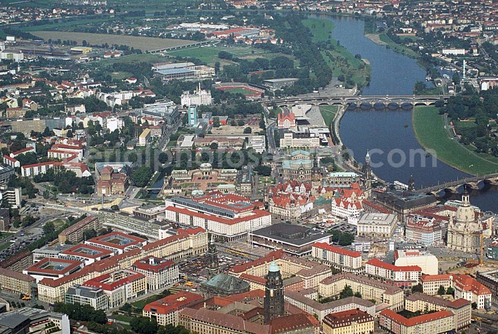 Aerial photograph Dresden - Blick auf den Altstadt und Zentrumsbereich von Dresden mit der Altmarkt-Galerie Dresden (ECE Projektmanagement Anschrift: Webergasse 1,01067 Dresden,Tel.: 0351 / 48204-0). Mit im Bild am Elbverlauf der Stadt die wiederaufgebaute Frauenkirche,Neumarkt,Residenzschloß,Semperoper,Theaterplatz,Albertinum sowie der Dresdner Zwinger