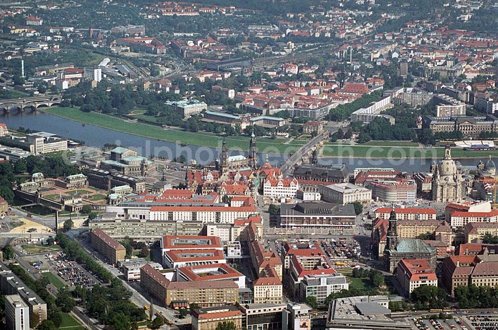 Aerial image Dresden - Blick auf den Altstadt und Zentrumsbereich von Dresden mit der Altmarkt-Galerie Dresden (ECE Projektmanagement Anschrift: Webergasse 1,01067 Dresden,Tel.: 0351 / 48204-0). Mit im Bild am Elbverlauf der Stadt die wiederaufgebaute Frauenkirche,Neumarkt,Residenzschloß,Semperoper,Theaterplatz,Albertinum sowie der Dresdner Zwinger