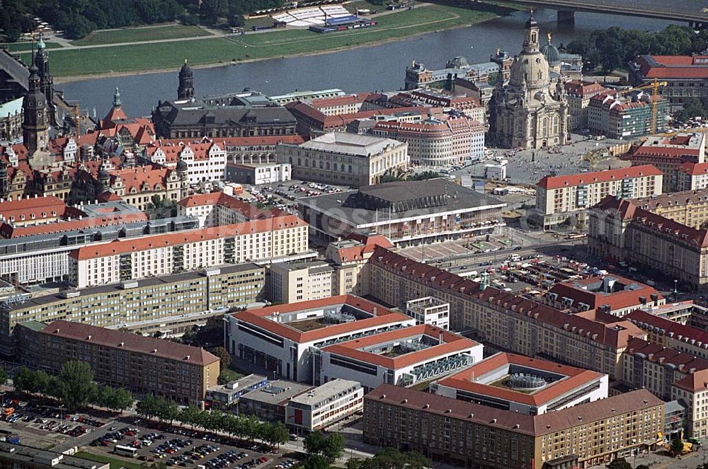 Aerial photograph Dresden - Blick auf den Altstadt und Zentrumsbereich von Dresden mit der Altmarkt-Galerie Dresden (ECE Projektmanagement Anschrift: Webergasse 1,01067 Dresden,Tel.: 0351 / 48204-0). Mit im Bild am Elbverlauf der Stadt die wiederaufgebaute Frauenkirche,Neumarkt,Residenzschloß,Semperoper,Theaterplatz,Albertinum sowie der Dresdner Zwinger