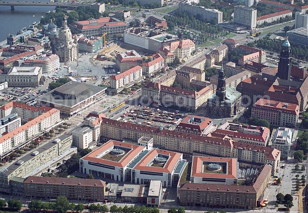 Dresden from the bird's eye view: Blick auf den Altstadt und Zentrumsbereich von Dresden mit der Altmarkt-Galerie Dresden (ECE Projektmanagement Anschrift: Webergasse 1,01067 Dresden,Tel.: 0351 / 48204-0). Mit im Bild am Elbverlauf der Stadt die wiederaufgebaute Frauenkirche,Neumarkt,Residenzschloß,Semperoper,Theaterplatz,Albertinum sowie der Dresdner Zwinger