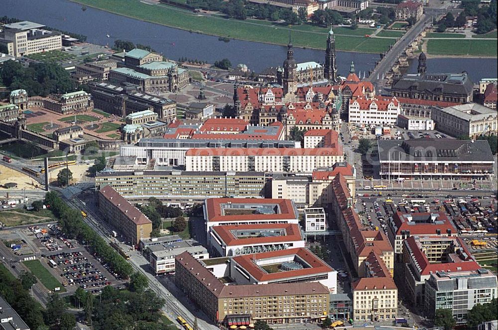 Aerial photograph Dresden - Blick auf den Altstadt und Zentrumsbereich von Dresden mit der Altmarkt-Galerie Dresden (ECE Projektmanagement Anschrift: Webergasse 1,01067 Dresden,Tel.: 0351 / 48204-0). Mit im Bild am Elbverlauf der Stadt die wiederaufgebaute Frauenkirche,Neumarkt,Residenzschloß,Semperoper,Theaterplatz,Albertinum sowie der Dresdner Zwinger