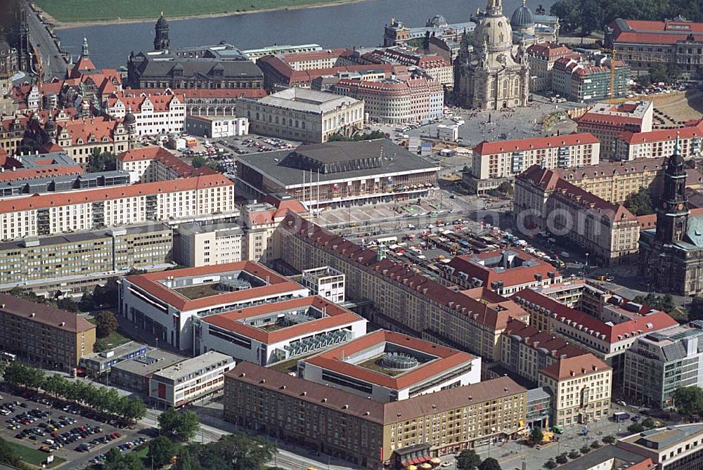 Dresden from the bird's eye view: Blick auf den Altstadt und Zentrumsbereich von Dresden mit der Altmarkt-Galerie Dresden (ECE Projektmanagement Anschrift: Webergasse 1,01067 Dresden,Tel.: 0351 / 48204-0). Mit im Bild am Elbverlauf der Stadt die wiederaufgebaute Frauenkirche,Neumarkt,Residenzschloß,Semperoper,Theaterplatz,Albertinum sowie der Dresdner Zwinger