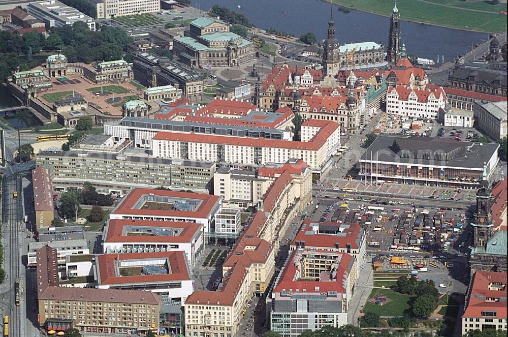 Aerial photograph Dresden - Blick auf den Altstadt und Zentrumsbereich von Dresden mit der Altmarkt-Galerie Dresden (ECE Projektmanagement Anschrift: Webergasse 1,01067 Dresden,Tel.: 0351 / 48204-0). Mit im Bild am Elbverlauf der Stadt die wiederaufgebaute Frauenkirche,Neumarkt,Residenzschloß,Semperoper,Theaterplatz,Albertinum sowie der Dresdner Zwinger