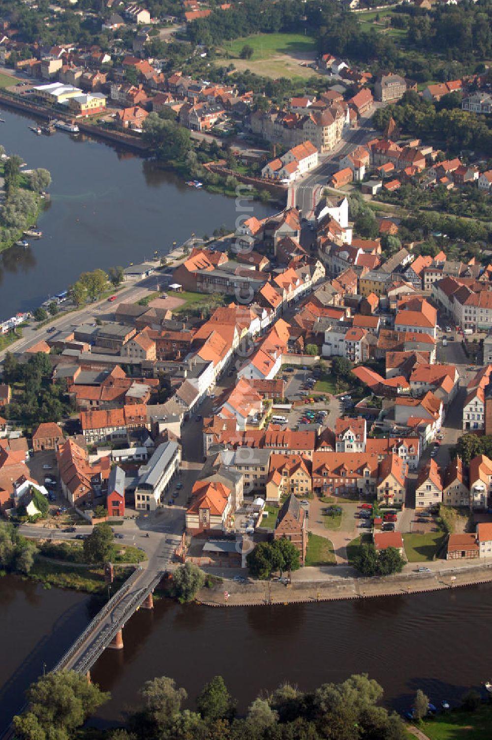 Havelberg from above - Blick auf die Altstadtinsel Havelberg an der Havel, durch welche die Straße der Romanik führt. Die Stadt Havelberg gehört zum Landkreis Stendal und liegt am Zusammenfluss von Elbe und Havel.