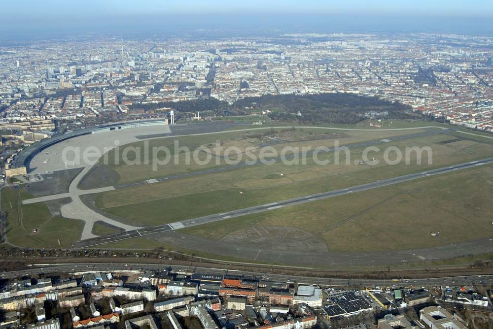 Berlin from above - Blick auf das Areal des 2008 zu schließenden Flughafens Berlin-Tempelhof am Zentrum der Stadt Berlin.