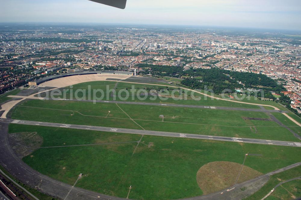 Berlin from above - Blick auf das Areal des stillgelegten Flughafen Berlin-Tempelhof