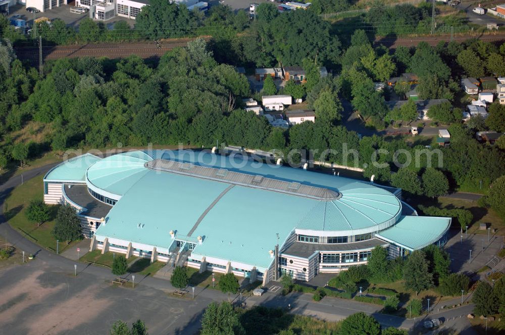 Aerial image Hanau - Blick auf die August-Schärttner-Halle in Hanau. Das 1989 erbaute Sport- und Veranstaltungszentrum bietet vielfältige Nutzungsmöglichkeiten, wie z. B. Konzerte, Messen, Tagungen, Sportwettkämpfe usw. Adresse: Martin-Luther-King-Str. 48, 63452 Hanau, EMail Petra.Siebert@Hanau.de, Frau Petra Siebert, Tel. +49 (0)6181 86028