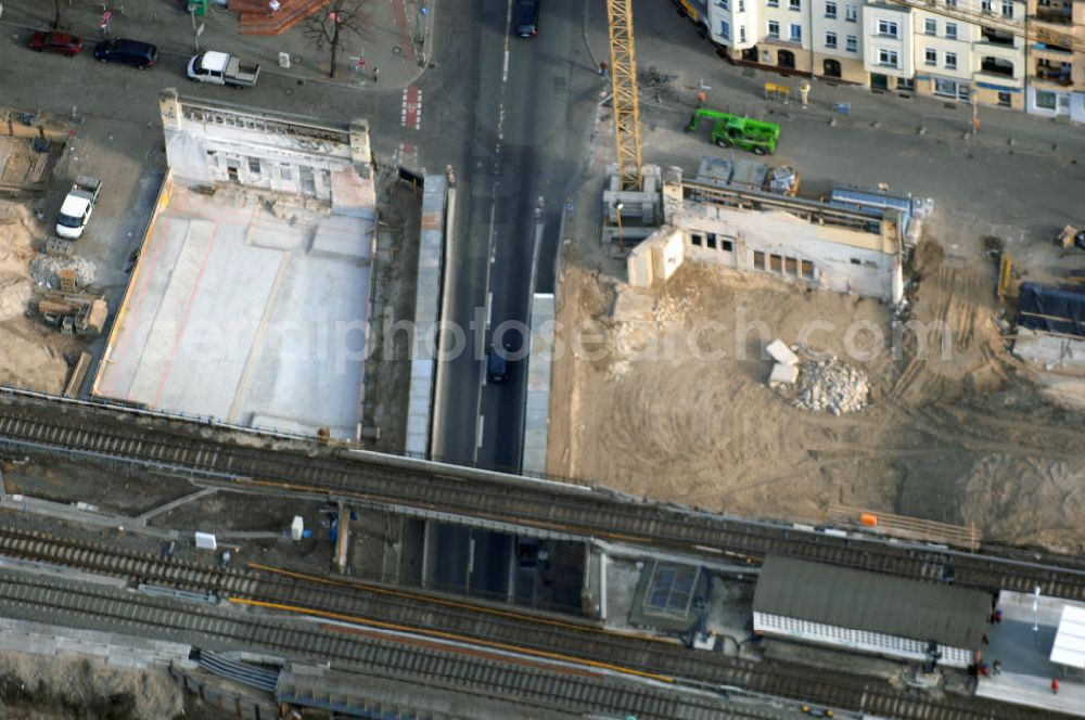 Berlin from the bird's eye view: Blick auf den Um- und Ausbau des S-Bahnhofes Berlin-Baumschulenweg.Die Fassade des Haupteinganges auf der Ostseite, die der Bahnhof 1916 erhielt und die heute unter Denkmalschutz steht, bleibt dabei erhalten. Ansonsten wird der erneuerungsbedürftige Bahnhof künftig modernen Ansprüchen an Komfort, Sicherheit, Gestaltung und Leistungsfähigkeit gerecht. Rund 28 Millionen Euro werden investiert.Die Brücken der drei S-Bahn- und zwei Fernbahngleise werden neu gebaut. Die Breite der Baumschulenstraße bleibt erhalten, ebenso die auf 3,80 Meter beschränkte Durchfahrtshöhe.Die S-Bahnsteige werden neu gebaut und beide liegen künftig fast mittig über der Baumschulenstraße. Auch nach dem Umbau wird es drei S-Bahngleise mit einem Seitenbahnsteig für die Züge Richtung Stadt und einem Inselbahnsteig für die Züge Richtung Schöneweide geben. Ausführende Baufirma ist die EUROVIA Infra GmbH.