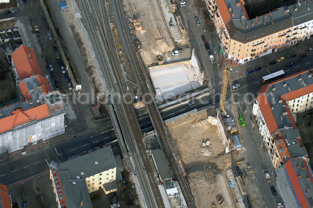 Aerial image Berlin - Blick auf den Um- und Ausbau des S-Bahnhofes Berlin-Baumschulenweg.Die Fassade des Haupteinganges auf der Ostseite, die der Bahnhof 1916 erhielt und die heute unter Denkmalschutz steht, bleibt dabei erhalten. Ansonsten wird der erneuerungsbedürftige Bahnhof künftig modernen Ansprüchen an Komfort, Sicherheit, Gestaltung und Leistungsfähigkeit gerecht. Rund 28 Millionen Euro werden investiert.Die Brücken der drei S-Bahn- und zwei Fernbahngleise werden neu gebaut. Die Breite der Baumschulenstraße bleibt erhalten, ebenso die auf 3,80 Meter beschränkte Durchfahrtshöhe.Die S-Bahnsteige werden neu gebaut und beide liegen künftig fast mittig über der Baumschulenstraße. Auch nach dem Umbau wird es drei S-Bahngleise mit einem Seitenbahnsteig für die Züge Richtung Stadt und einem Inselbahnsteig für die Züge Richtung Schöneweide geben. Ausführende Baufirma ist die EUROVIA Infra GmbH.