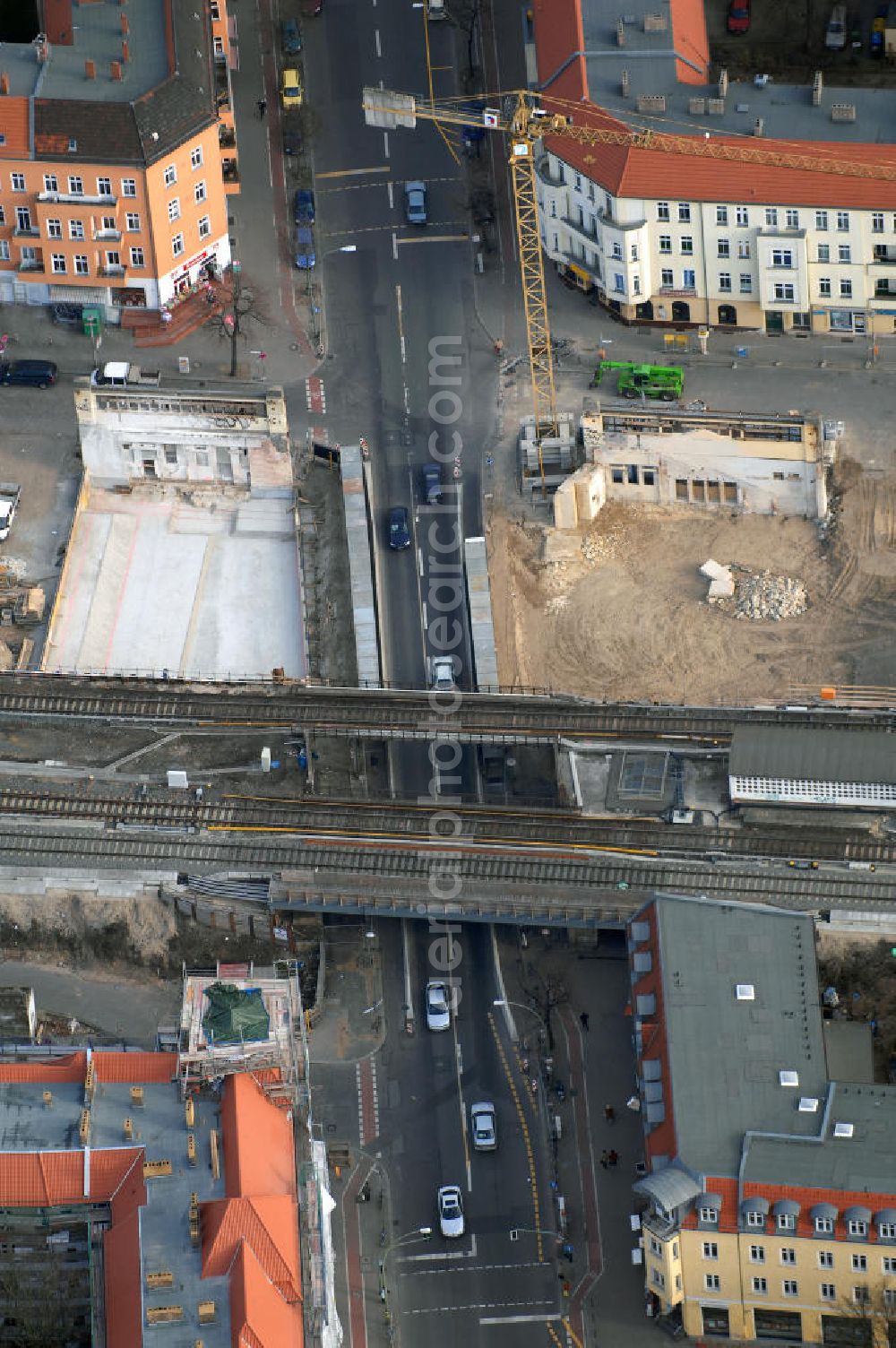 Aerial photograph Berlin - Blick auf den Um- und Ausbau des S-Bahnhofes Berlin-Baumschulenweg.Die Fassade des Haupteinganges auf der Ostseite, die der Bahnhof 1916 erhielt und die heute unter Denkmalschutz steht, bleibt dabei erhalten. Ansonsten wird der erneuerungsbedürftige Bahnhof künftig modernen Ansprüchen an Komfort, Sicherheit, Gestaltung und Leistungsfähigkeit gerecht. Rund 28 Millionen Euro werden investiert.Die Brücken der drei S-Bahn- und zwei Fernbahngleise werden neu gebaut. Die Breite der Baumschulenstraße bleibt erhalten, ebenso die auf 3,80 Meter beschränkte Durchfahrtshöhe.Die S-Bahnsteige werden neu gebaut und beide liegen künftig fast mittig über der Baumschulenstraße. Auch nach dem Umbau wird es drei S-Bahngleise mit einem Seitenbahnsteig für die Züge Richtung Stadt und einem Inselbahnsteig für die Züge Richtung Schöneweide geben. Ausführende Baufirma ist die EUROVIA Infra GmbH.