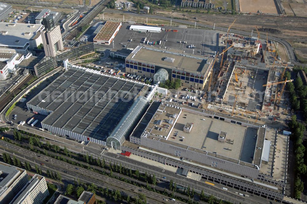 Aerial image Frankfurt am Main - Blick auf das Messe- und Ausstellungsgelände mit Congress- und Festhalle sowie S-Bahnhof Messe. Im Westen des Geländes ensteht zur Zeit die neue Halle 11. Der Bau wird begleitet mit Webcams und Events. Frankfurt ist der drittgrößte Messeplatz der Welt. Adresse: Messe Frankfurt GmbH, Ludwig-Erhard-Anlage 1, 60327 Frankfurt a. M., Tel. +49 (0)69 75 75 0, Fax +49 (0)69 75 75 64 33