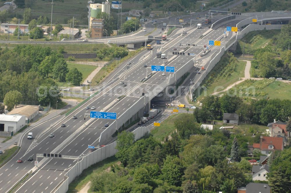 Aerial photograph Berlin - Blick auf die Autobahn A 113 und die Waltersdorfer Chaussee Richtung Berlin-Adlershof im Bereich der Stadt Schönefeld im Brandenburger Landkreis Dahme-Spree.