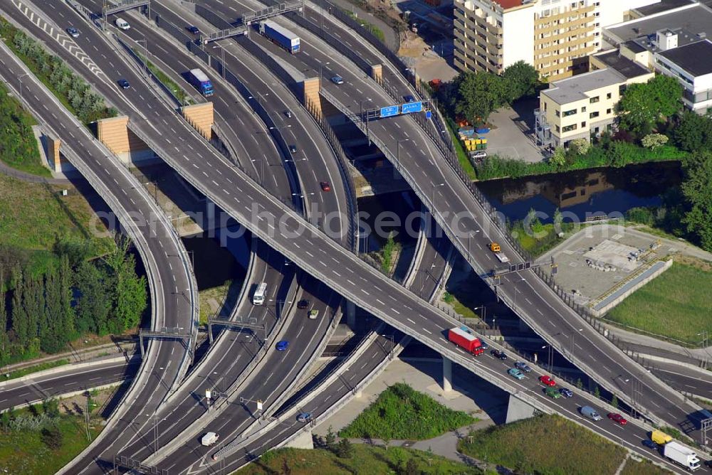 Aerial image Berlin - 13.06.2006,Berlin-Neukölln,Luftbildansicht vom Autobahndreieck in Berlin-Neukölln,Es kreuzen sich hier die A 100,die A 179 und die A 113