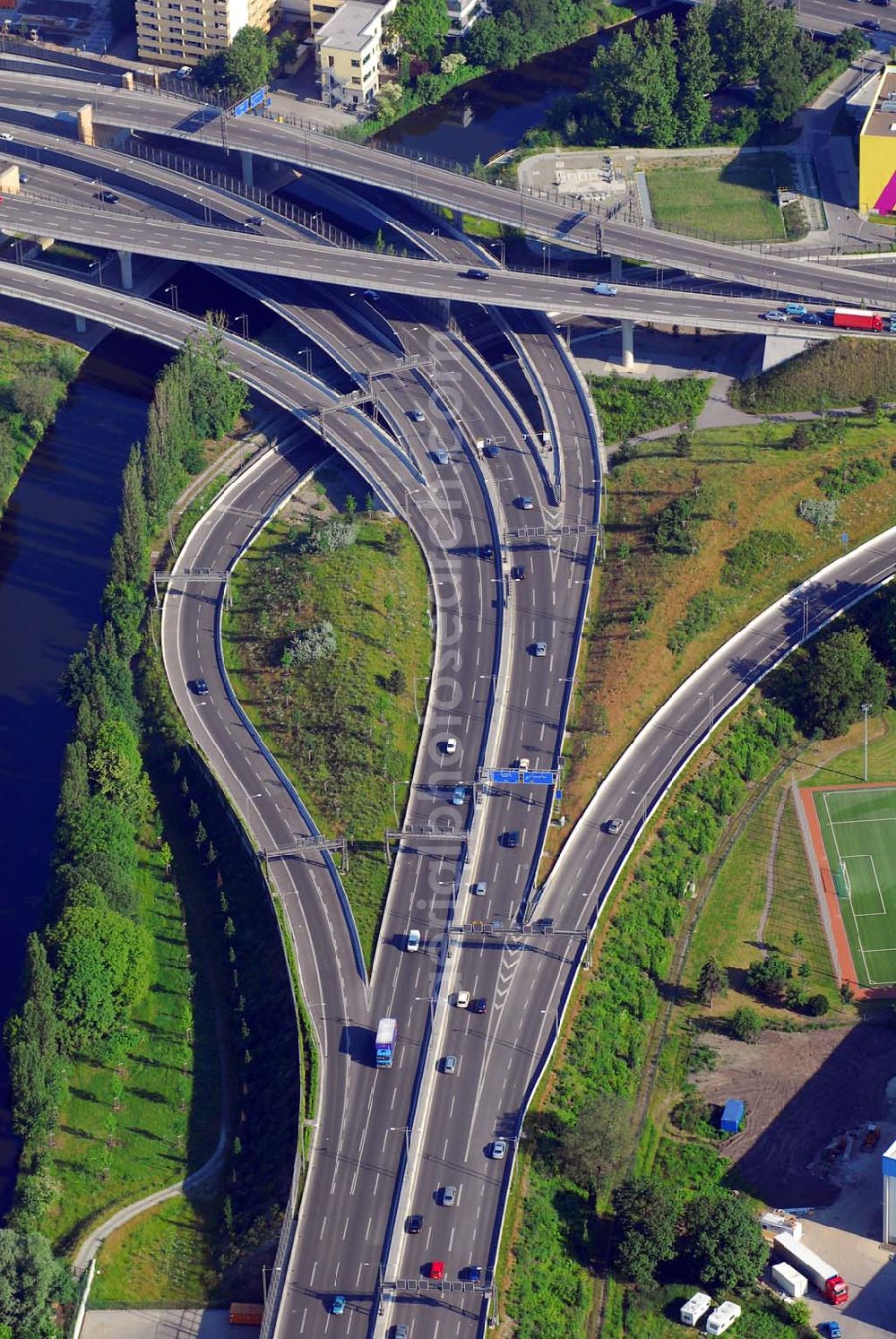 Berlin from above - 13.06.2006,Berlin-Neukölln,Luftbildansicht vom Autobahndreieck in Berlin-Neukölln,Es kreuzen sich hier die A 100,die A 179 und die A 113