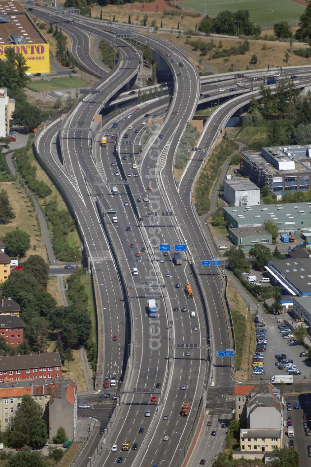 Aerial image Berlin - Blick auf das Autobahndreieck Neukölln, an dem sich die Autobahnen A 100 und A 113 treffen.