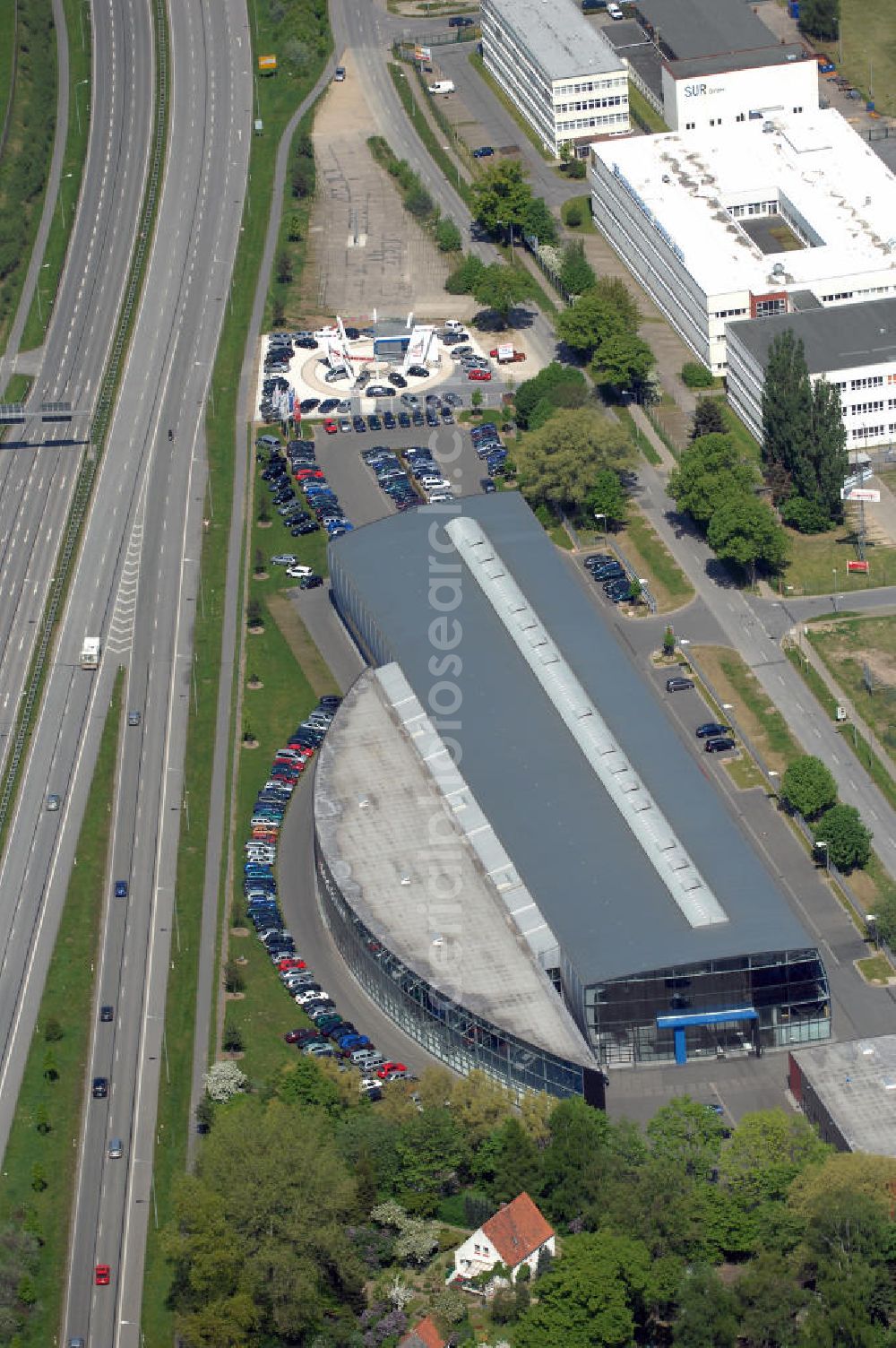 Aerial photograph Rostock - Blick auf das Autohaus Brüggemann in Rostock. Es organisiert Verkauf, Auslieferung, Instandhaltung von Fahrzeugen. Adresse: Schutower Str. 9, 18069 Rostock, Tel. +49 (0)3 81 6 37 39 0, Fax +49 (0)3 81 6 37 39 20, Email rostock@autohaus-brueggemann.de