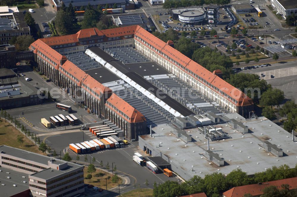 Berlin from the bird's eye view: Blick auf das Automobilwerk der Daimler AG in Berlin-Marienfelde. Es ist das älteste Werk (seit 1902) des Automobilkonzerns. Dort werden Motoren für Maybach und Mercedes-Benz hergestellt. Schwerpunkte sind auch Produktentwicklung, Konstruktion, Fertigung und das große Ausbildungsangebot. Kontakt: Daimlerstraße 143, 12277 Berlin, Tel. +49 (0)30 7491 0