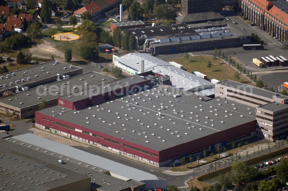 Berlin from above - Blick auf das Automobilwerk der Daimler AG in Berlin-Marienfelde. Es ist das älteste Werk (seit 1902) des Automobilkonzerns. Dort werden Motoren für Maybach und Mercedes-Benz hergestellt. Schwerpunkte sind auch Produktentwicklung, Konstruktion, Fertigung und das große Ausbildungsangebot. Kontakt: Daimlerstraße 143, 12277 Berlin, Tel. +49 (0)30 7491 0