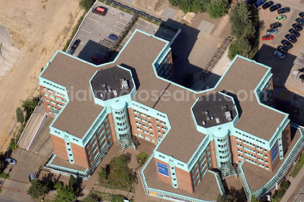 Aerial photograph Hamburg - Blick auf das Azur Plaza in Hamburg. Das Azur Plaza am Friedrich-Ebert-Damm ist ein multifunktionales Bürogebäude, in den man sich Büroflächen mieten kann. Das Objekt bietet funktionale, helle Büroflächen sowie technisch effiziente und funktionale Arbeitsplätze. Kontakt: Metis Asset Management GmbH, Frau Ilka Hoffmann; Maximilianstraße 15a, 80539 München, Tel.: +49(0)800 115115 6, E-Mail: hoffmann@metis-am.de