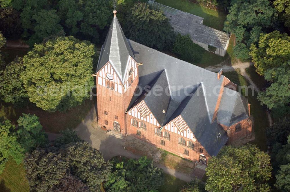 Aerial image Altenplathow (Genthin) - Blick auf den Backsteinbau der evangelische Kirche von Altenplathow. Diese Kirche zählt zur Nord Route der 'Strasse der Romantik' in Sachsen-Anhalt. Die Straße der Romanik verbindet die Dome, Burgen, Klöster und Kirchen die in der Zeit vom 10. bis Mitte des 13. Jahrhundert entstanden, und somit ein Zeichen der Christianisierung sind.