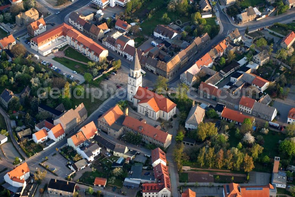 Aerial image Bad Düben - 04.05.2006 Blick auf die Bad Dübener Stadtkirche St. Nikolai, die im 12. Jhd. von hier siedelnden Niederländern erbaut wurde. Kontakt: Ev.-Luth.-Pfarramt, Kirchplatz 1, 04849 Bad Düben, Telefon: 034243/22455