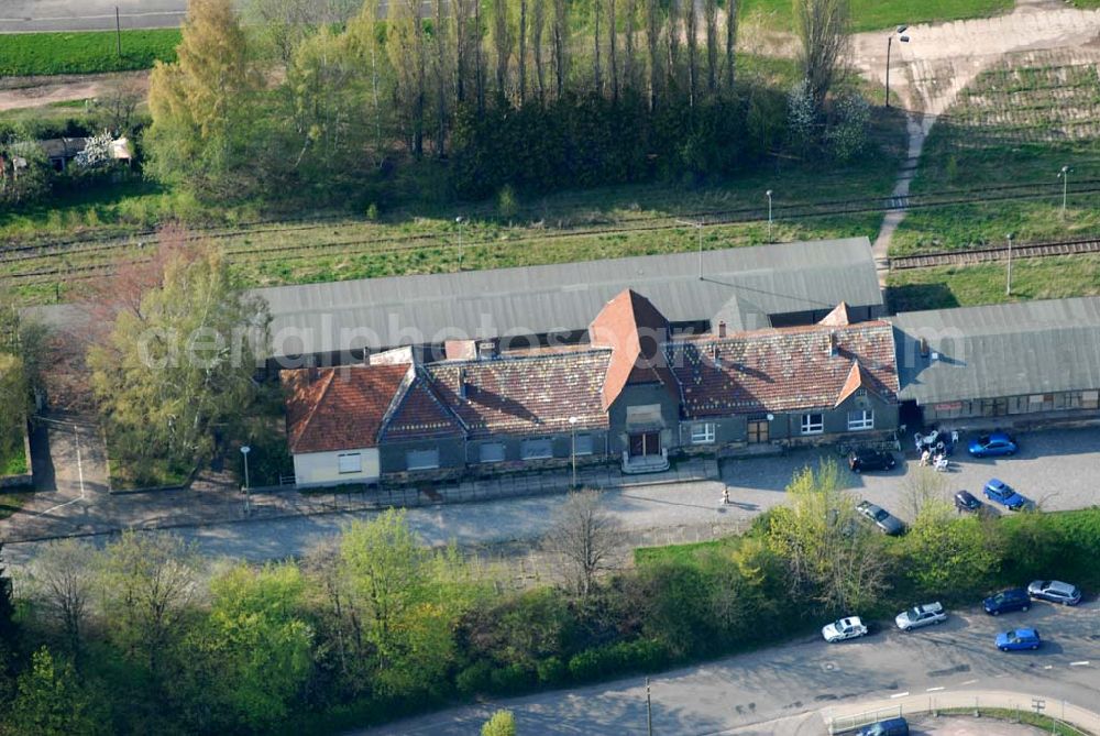 Aerial photograph Friedrichroda (Thüringen) - Blick auf den Bahnhof Friedrichroda im Thüringer Wald. Der Bahnhof wurde im Zuge der 1848 eröffneten Strecke Erfurt-Waltershausen 1876 gebaut. Heute ist er größtenteils verfallen und wird kaum noch befahren.