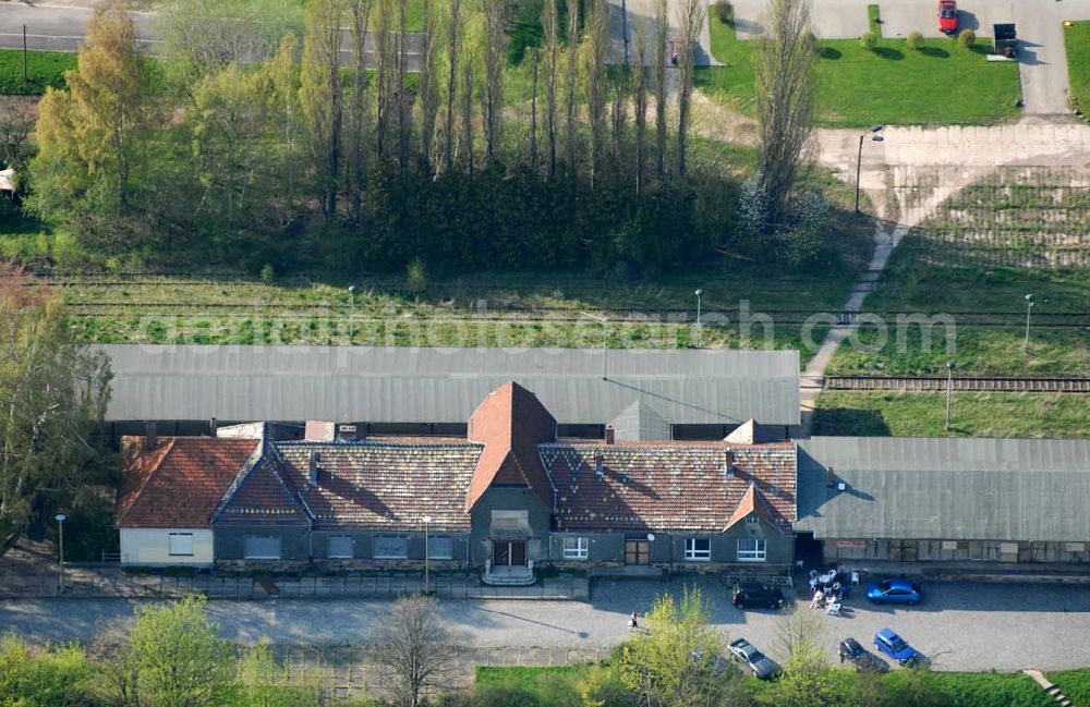 Friedrichroda (Thüringen) from above - Blick auf den Bahnhof Friedrichroda im Thüringer Wald. Der Bahnhof wurde im Zuge der 1848 eröffneten Strecke Erfurt-Waltershausen 1876 gebaut. Heute ist er größtenteils verfallen und wird kaum noch befahren.