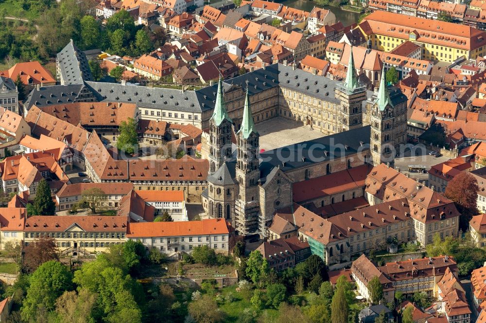 Aerial image Bamberg - View of the Bamberg Cathedral of St. Peter and St. George in the state of Bavaria. The cathedral, which was consecrated in 1012 for the first time, belongs to the German Emperor and cathedrals, and is with its four towers, the dominant building of the World Heritage of Bamberg's Old Town