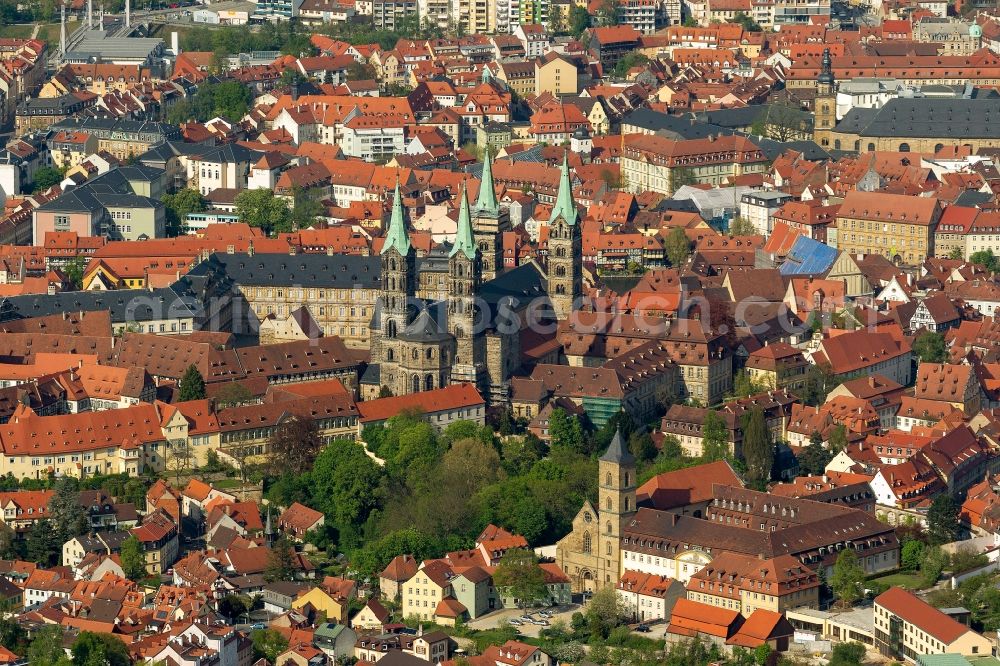 Aerial image Bamberg - View of the Bamberg Cathedral of St. Peter and St. George in the state of Bavaria. The cathedral, which was consecrated in 1012 for the first time, belongs to the German Emperor and cathedrals, and is with its four towers, the dominant building of the World Heritage of Bamberg's Old Town