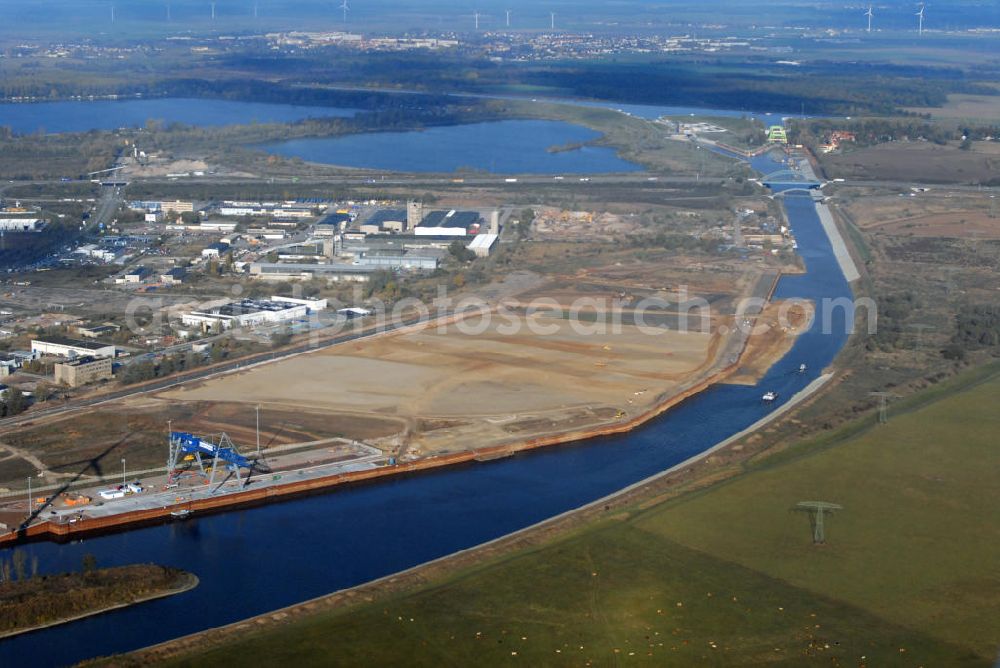 Magdeburg from the bird's eye view: Blick auf den Barleber Seen I und II hinter dem Gewerbegebiet Nord in Magdeburg. Der Barleber See I gilt als Vogelschutz- und Naherholungsgebiet. Das Gewerbegebiet Nord bietet mit seiner Lage zwischen Elbe, Mittellandkanal und A2 einen guten Standpunkt für Unternehmen. Unter an derem haben sich der Windkraftanlagenbauer Enercon und das Bio-Ölwerk Magdeburg im Gewerbegebiet angesiedelt. Rechts oben im Bild sieht man das Schiffshebewerk Rothensee am Elbe-Havel-Kanal. Es ist das zweitälteste der vier Schiffshebewerke in Deutschland, die noch in Betrieb sind. Kontakt: Dr. Klaus Puchta Beigeordneter Wirtschaft, Tourismus und Region, Julius-Bremer-Straße 10 39090 Magdeburg, Tel. +49(0)391 54026 66, Fax +49(0)391 54026 19, Email: puchta@ob.magdeburg.de